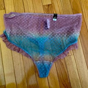 Torrid ombré hearts mesh ruffle thong Size 3
